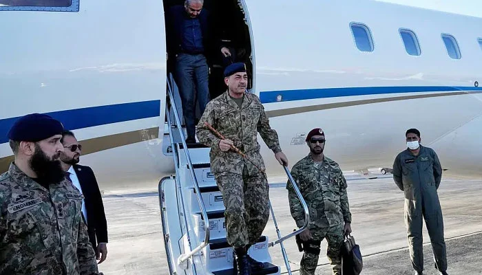 فیلڈ مارشل سید عاصم منیر آیت اللّٰہ علی خامنہ ای کی نمازِ جنازہ میں شرکت کیلئے ایران پہنچ گئے